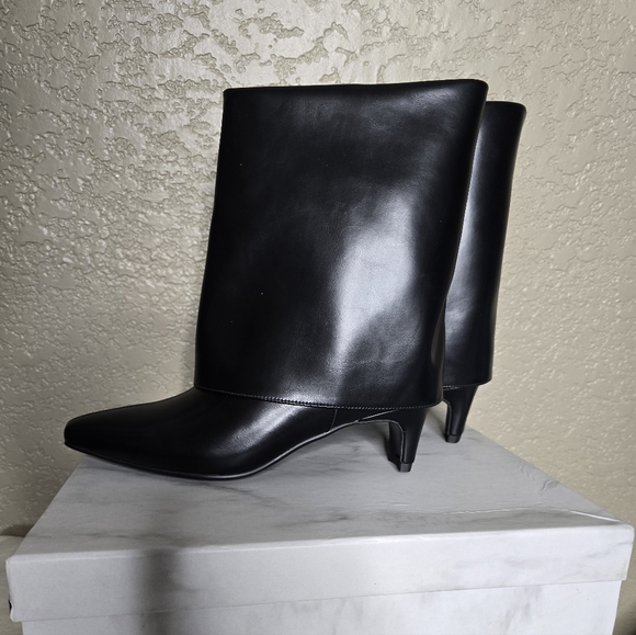 NIB! Ladies Sz. 7 Foldover Ankle Booties - Picture 1 of 3